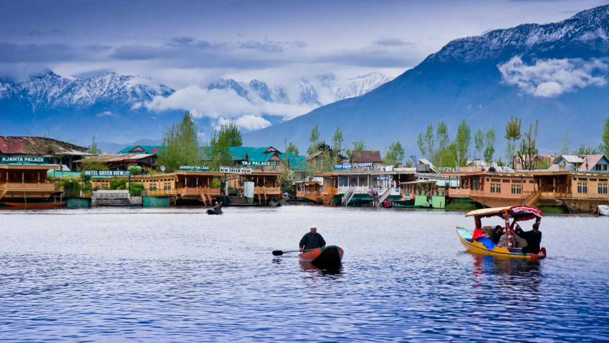 Romantic 5-Day Kashmir Escape With Dal Lake and Mughal Gardens