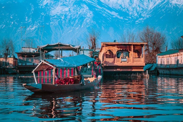 5-Day Honeymoon Special : Srinagar, Sonamarg, Gulmarg, and Pahalgam Tour