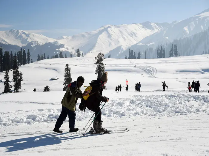 Magical Kashmir: 4 Days Srinagar, Gulmarg and Sonamarg Experience