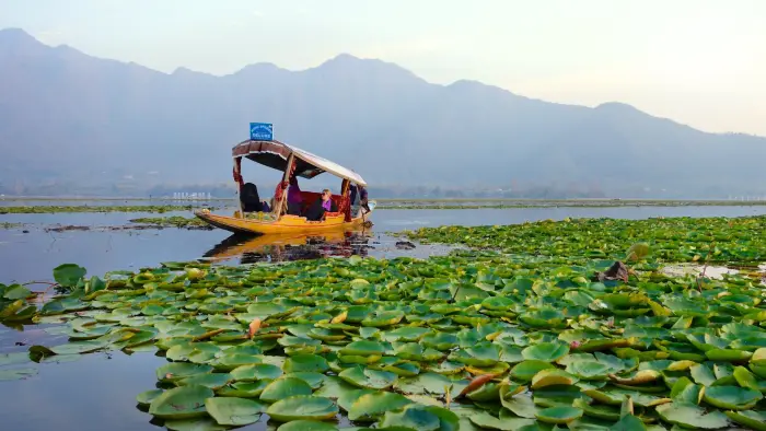 4-Day Scenic Kashmir Valley Tour with Dal Lake and Mughal Gardens