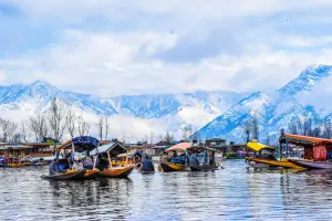 The Snow Triangle: Srinagar, Gulmarg, Pahalgam & Sonamarg (Winter Special)