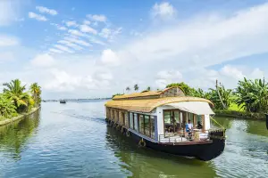 4 Days Deluxe  Misty Hills & Backwater Bliss: The Ultimate Munnar & Alleppey Escape