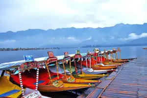 5-Night Kashmir Escape: Srinagar, Gulmarg, Pahalgam, Sonamarg & Doodhpathri